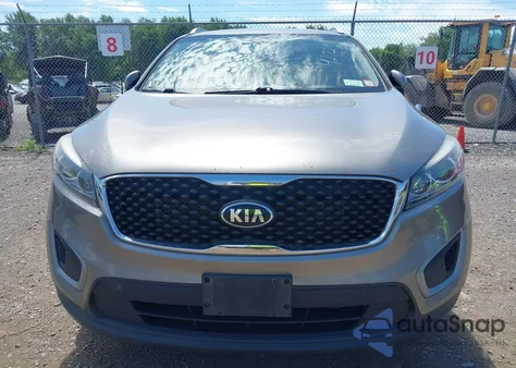 2016 Kia Sorento 3.3L Lx z USA, uszkodzony, nr VIN 5XYPGDA55GG017621